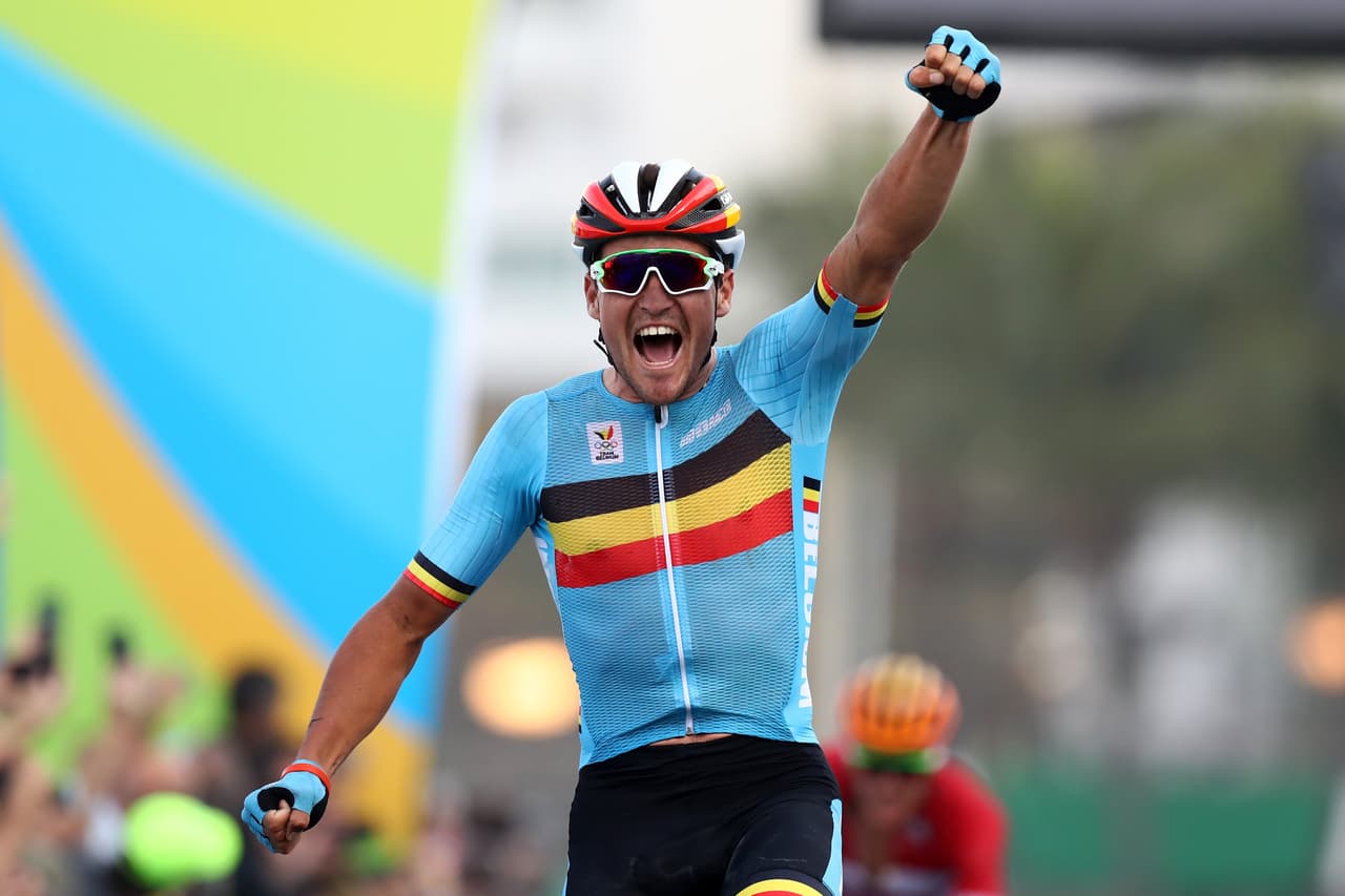El ciclista Greg van Avermaet (Bélgica) al cruzar de primero la meta en la categoría de ruta.