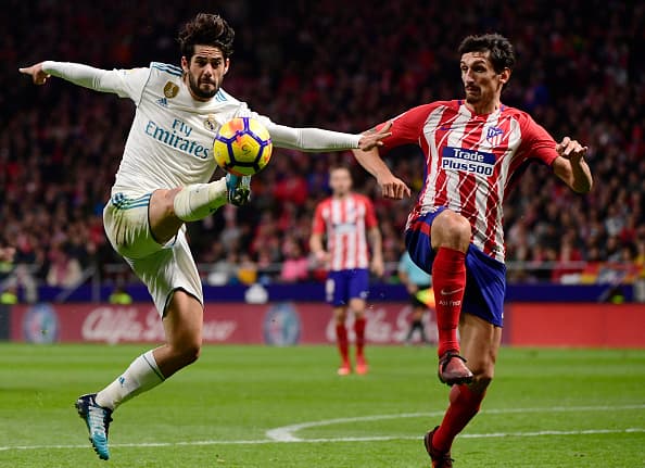 Real Madrid de igual forma "sólo" suma 24 puntos en las primeras 12 jornadas de la Liga, con lo que se colocan en la tercera posición general a 10 puntos del Barcelona.