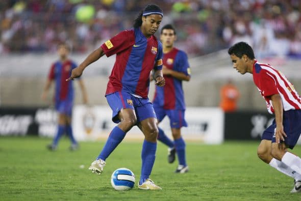 El tercer cotejo ante el Guadalajara se daría cuando Ronaldinho ya jugaba con el Barcelona de España.
