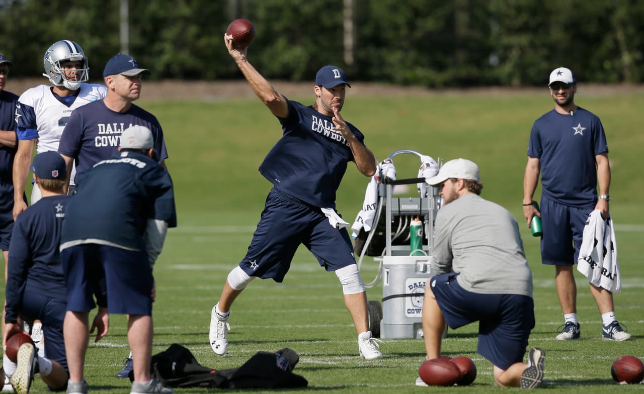 Dallas Cowboys quarterback Tony Romo, center, throws during NFL football practice at the team's practice facility in Frisco, Texas, Wednesday, Oct. 26, 2016. (AP Photo/LM Otero)