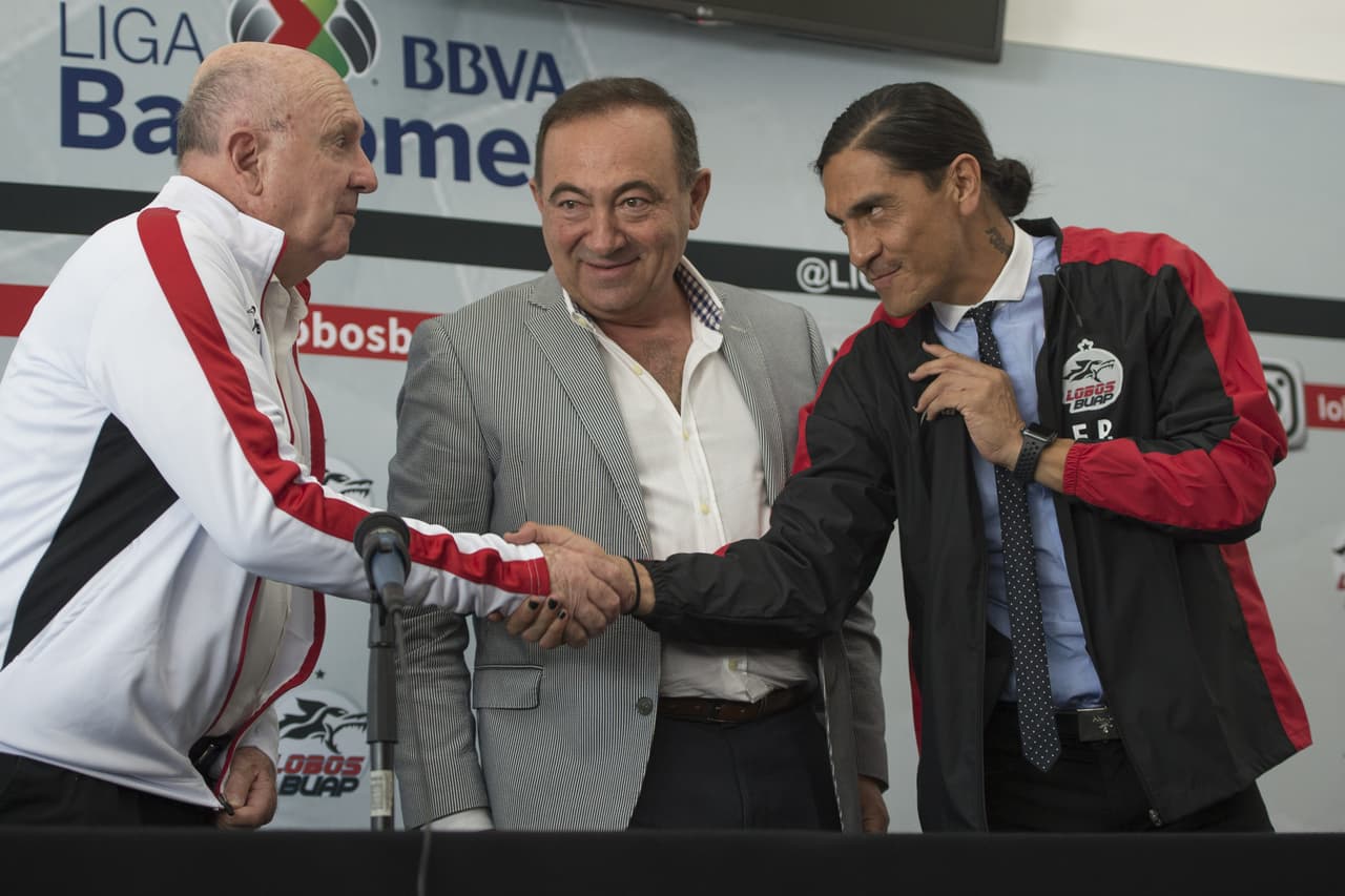 Los directivos de Lobos BUAP pagaron 120 millones de dólares para mantenerse en la Liga MX y por eso buscaron figuras de renombre desde la parte técnica.