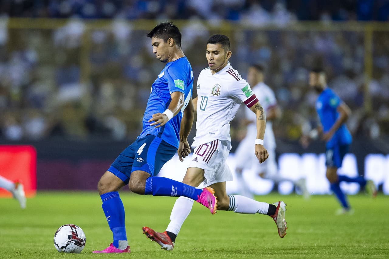 Con anotaciones de Héctor Moreno y Raúl Alonso Jiménez, México vence 0-2 a El Salvador.