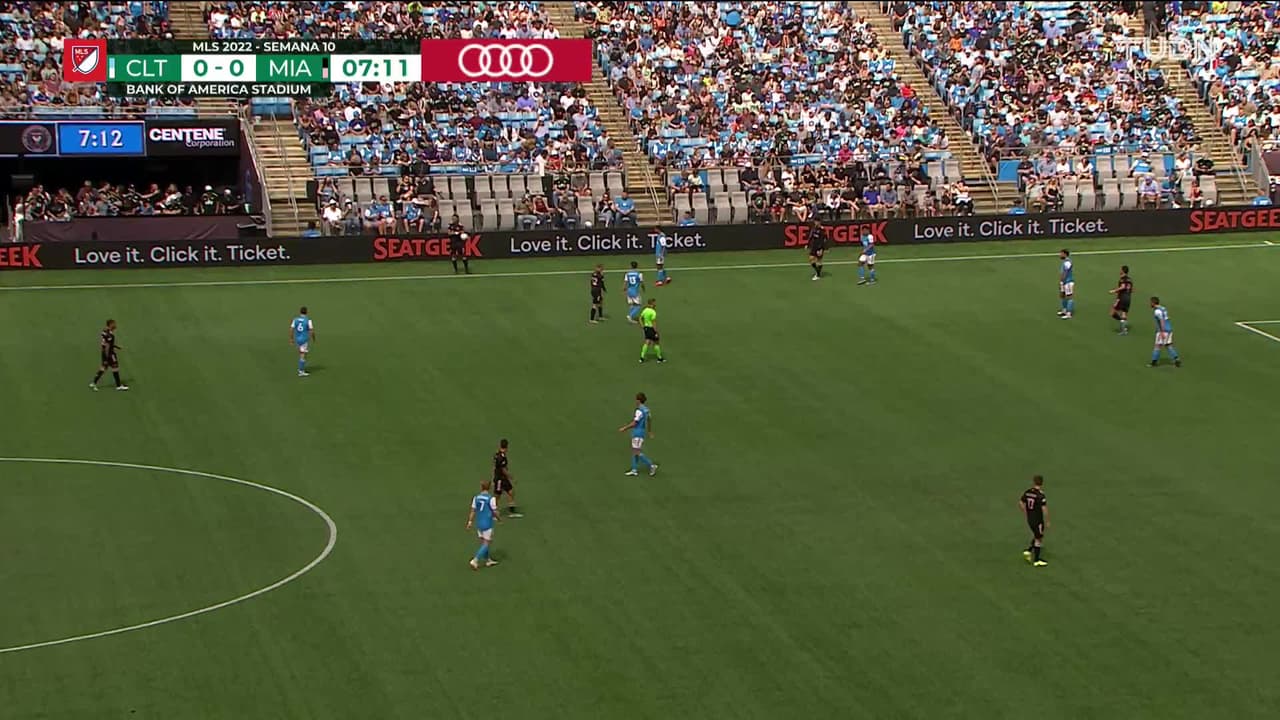 ¡TIRO ATAJADO! disparo por Leonardo Campana.