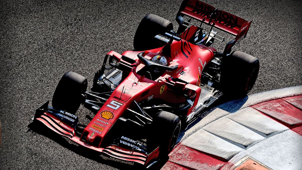 Sebastian Vettel transita en el trazado del Circuito de Yas Marna en Abu Dhabi, fecha final de la temporada 2019 de la Fórmula Uno, donde quedaron como segundos en el campeonato de constructores, pero cuarto y quinto en el de pilotos.