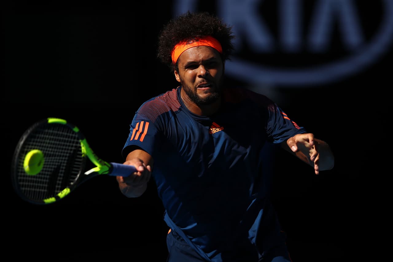 Era la primera vez que ambos se enfrentaban en un Grand Slam, fuera de Roland Garros, y Tsonga esperaba cortar las tres derrotas consecutivas que había encajado contra el suizo desde Madrid en 2013.