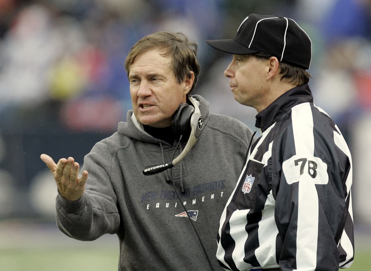 <b>La intensidad lo caracteriza</b>
<br>Belichick siempre ha mostrado su pasión por el deporte, incluso, no le importa si es un referee o uno de sus jugadores, siempre muestra gran intensidad para dirigirse a las personas.