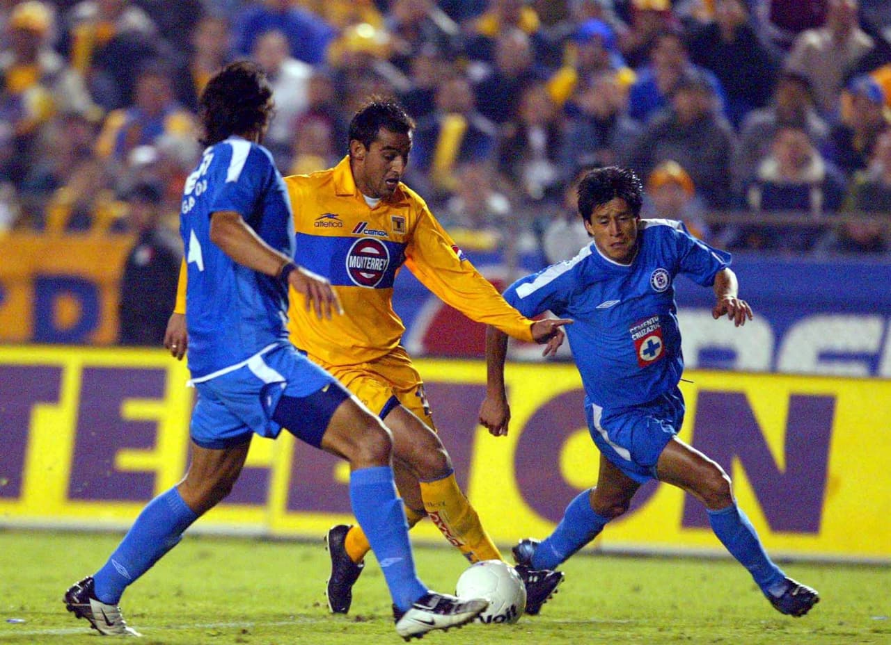 Aquella serie se la quedaron los Universitarios gracias a la posición de la tabla luego de un empate global de 2-2 con los celestes.
<br>