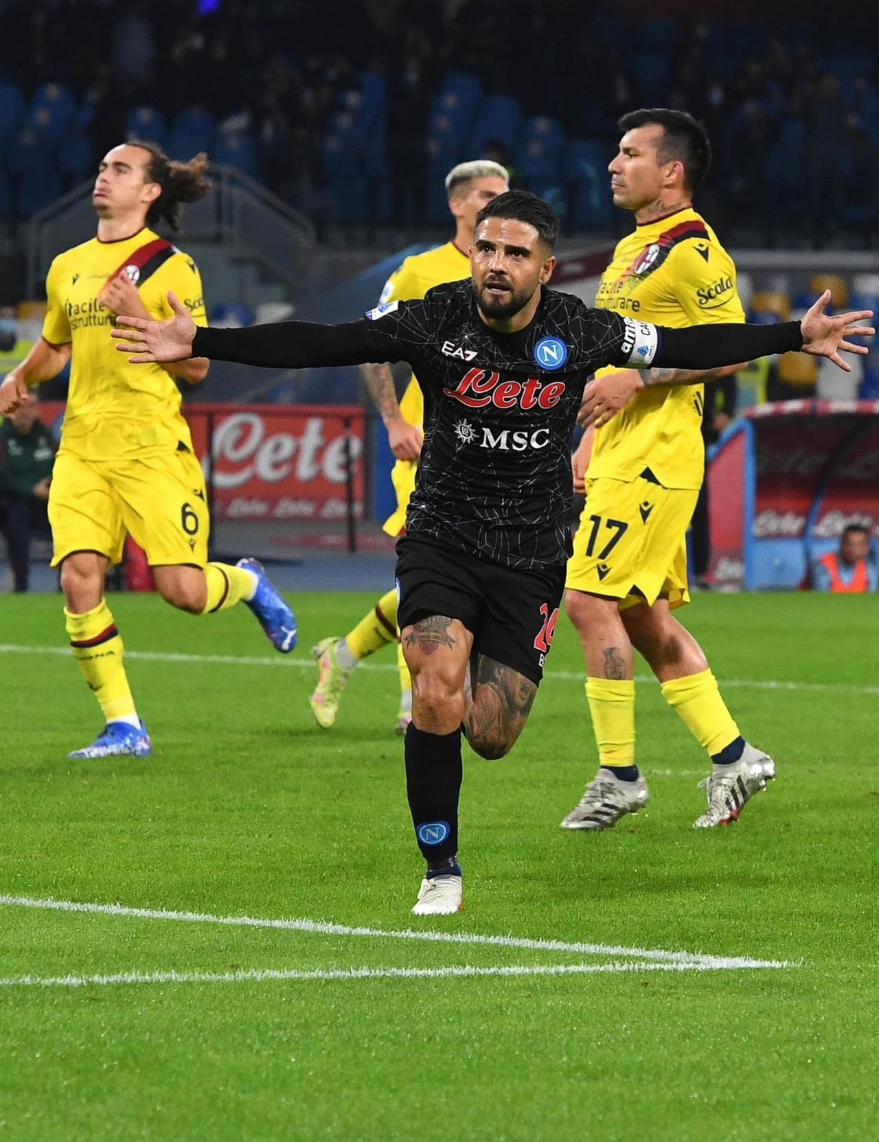 Napoli golea a Bologna 3-0 con anotación de Fabián Ruiz Peña (18') y doblete de Lorenzo Insigne (41', 62'), durante la Jornada 10 en la Serie A. El mexicano Hirving Lozano participó con gran recuperacio´n para el primer tanto de la escuadra azzurri.