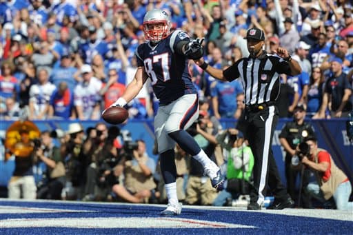 Los Buffalo Bills no pudieron contender a la poderosa ofensiva de los New England Patriots y perdieron en casa 40-32. Checa las mejores imágenes de este duelo.