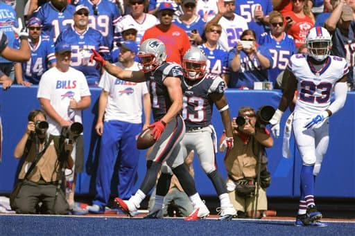 Los Buffalo Bills no pudieron contender a la poderosa ofensiva de los New England Patriots y perdieron en casa 40-32. Checa las mejores imágenes de este duelo.