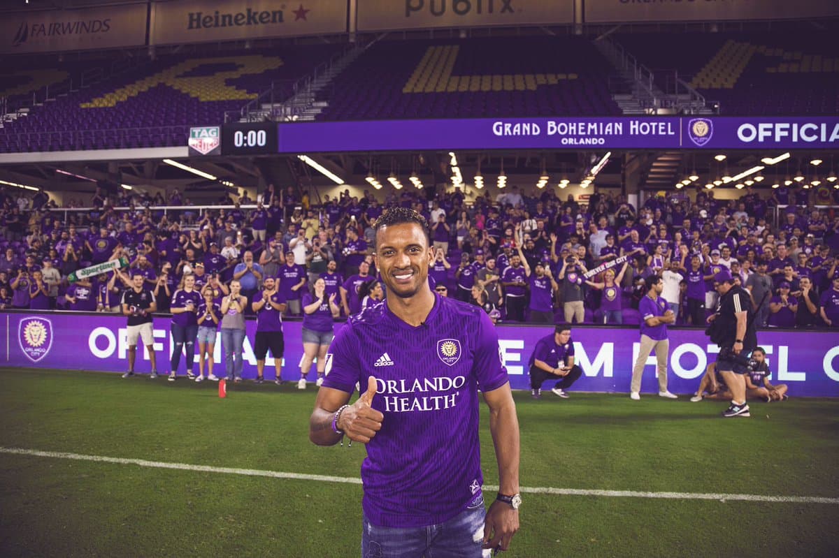 El portugués Nani luce el nuevo uniforme titular de Orlando City. (Orlando City SC)