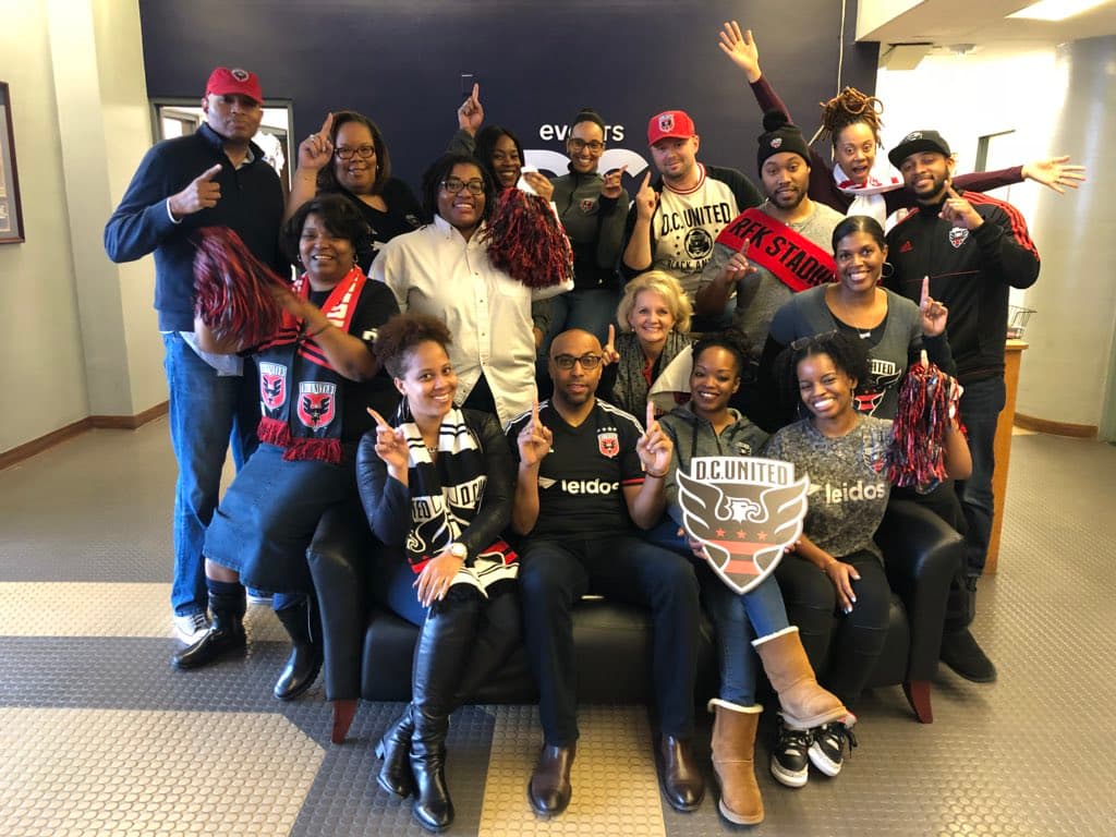 La gente de Events DC no tiene problema alguno en mostrar cual es el equipo de todos en la oficina.