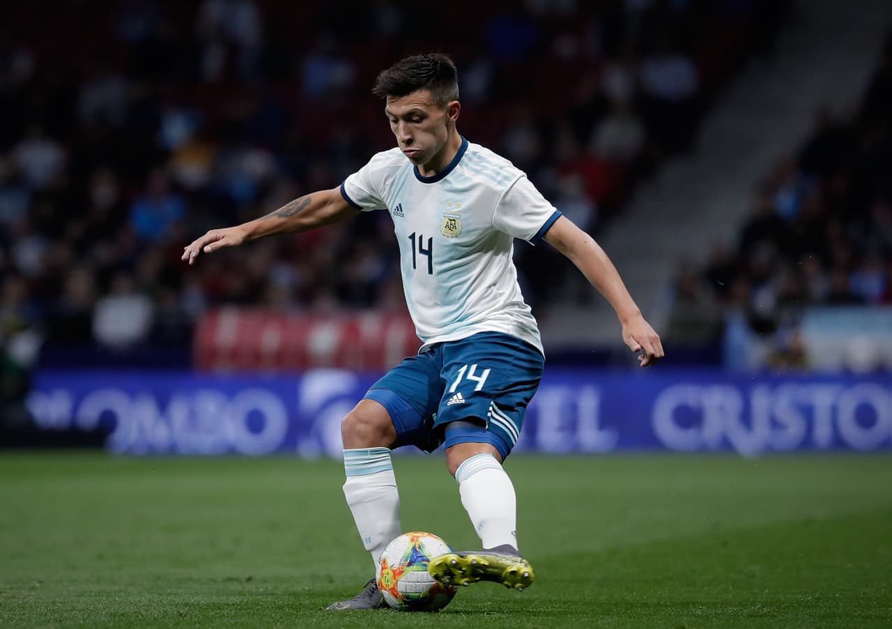 Lisandro Martínez arriba al Ajax para probar suerte en la Eredivise tras un gran paso por Defensa y Justicia en Argentina.