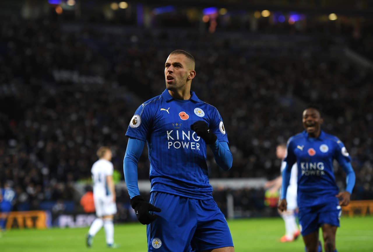 Islam Slimani en Leicester City (2016), fichado por 30 millones 500 mil euros, unos 34 millones 219 mil dólares.
