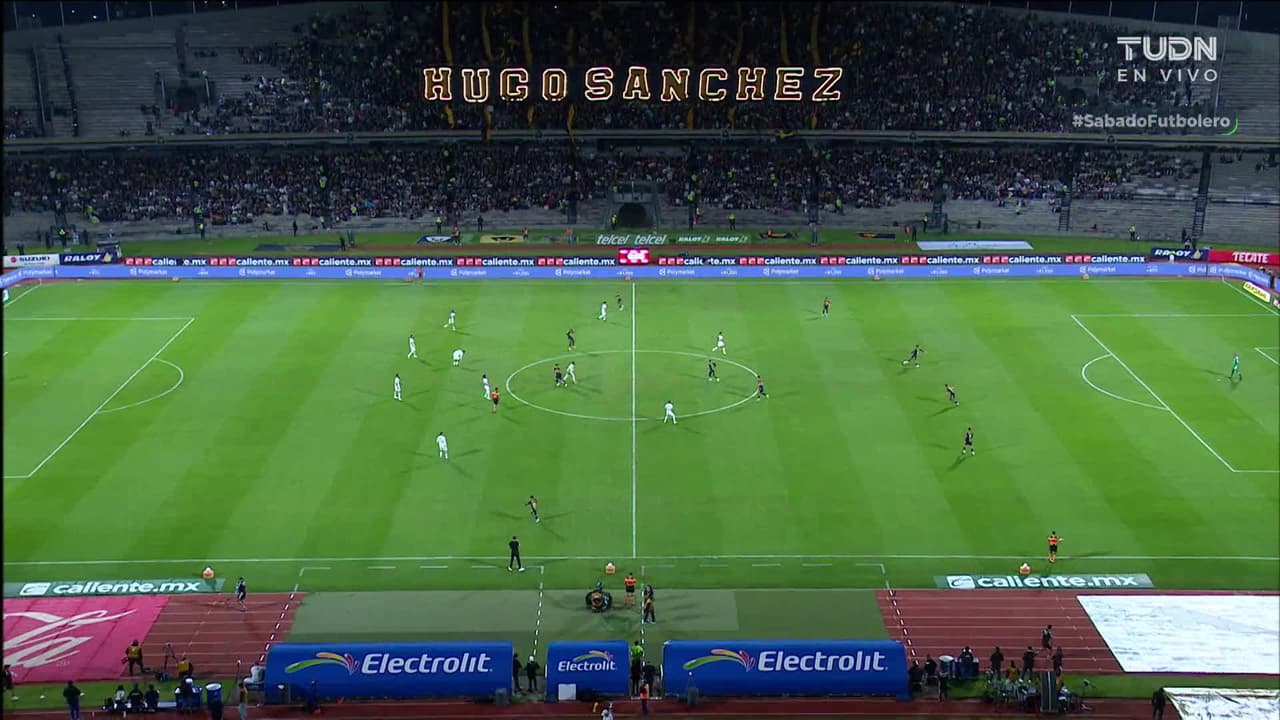 Arranca el partido y la pelota está en juego.