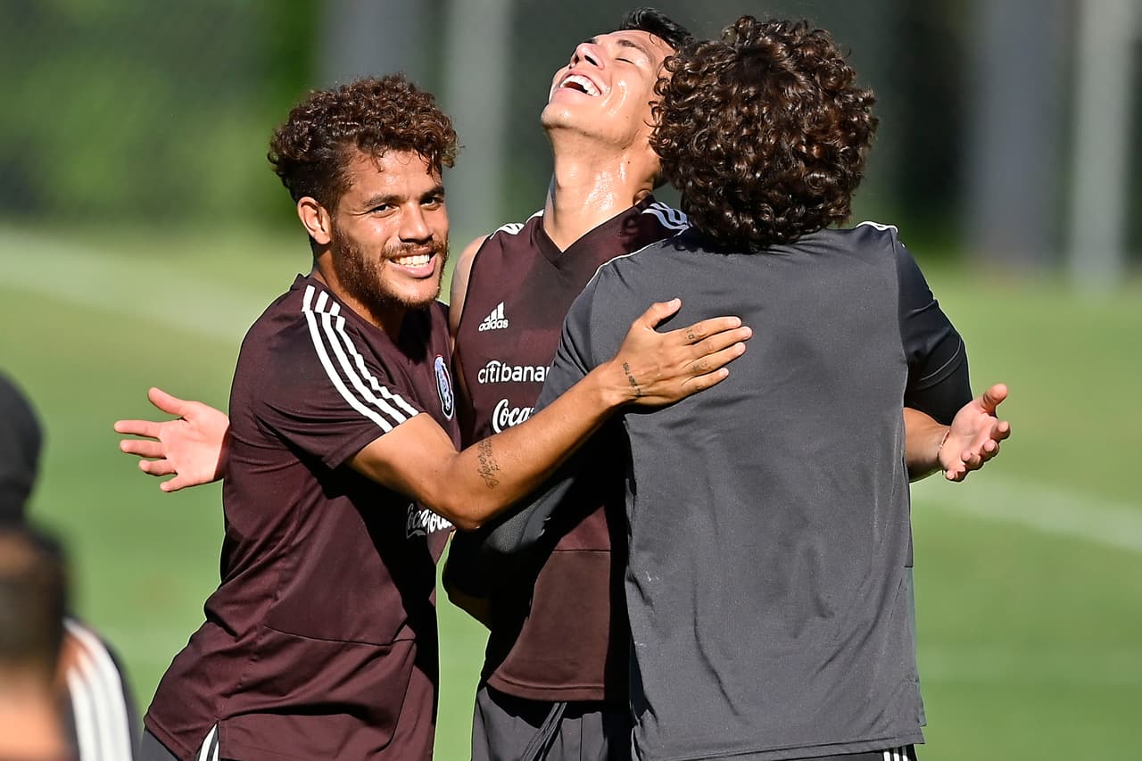 Abrazos y sonrisas es lo que predomina en el Tri que viene de ganarle 7-0 a México y 3-1 a Cuba.