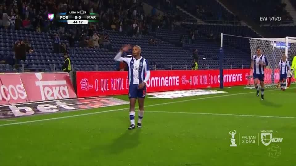 Goooolll!! Yacine Brahimi mete el balón y marca para Porto