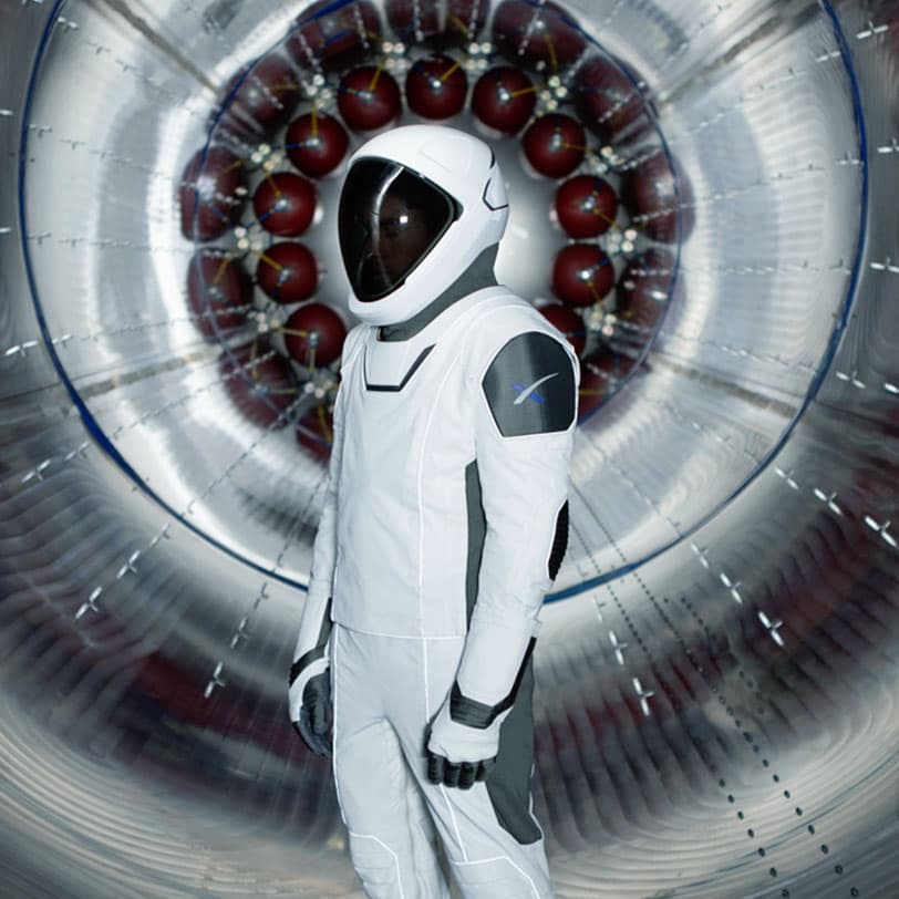 La aplicación de preinscripción solicita un nombre, país, dirección de correo electrónico y una foto de perfil.