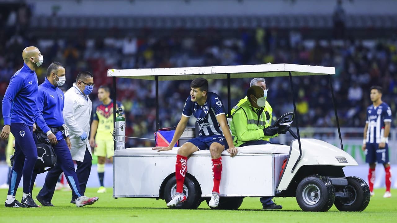 César Montes es baja del Tri; Tata ya eligió sustitutos