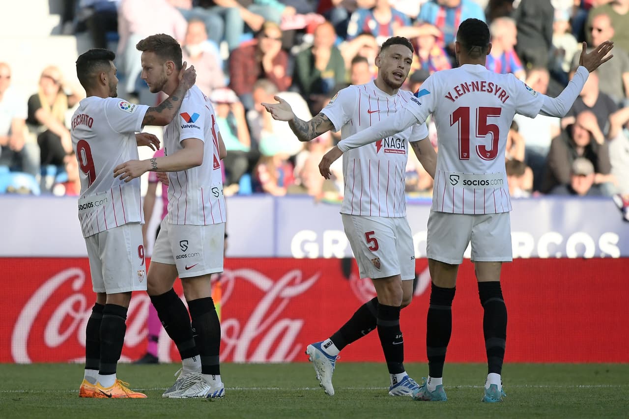 El Sevilla ganó como visitante 3-2 al Levante con un cierre de partido muy emocionante.
<br>