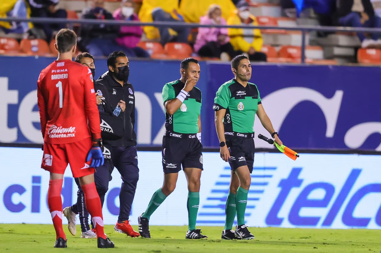 Se lesiona el abanderado del Atl. San Luis vs Cruz Azul