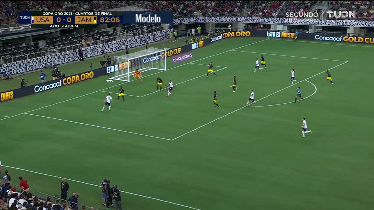 ¡TIRO ATAJADO! disparo por Kellyn Acosta.