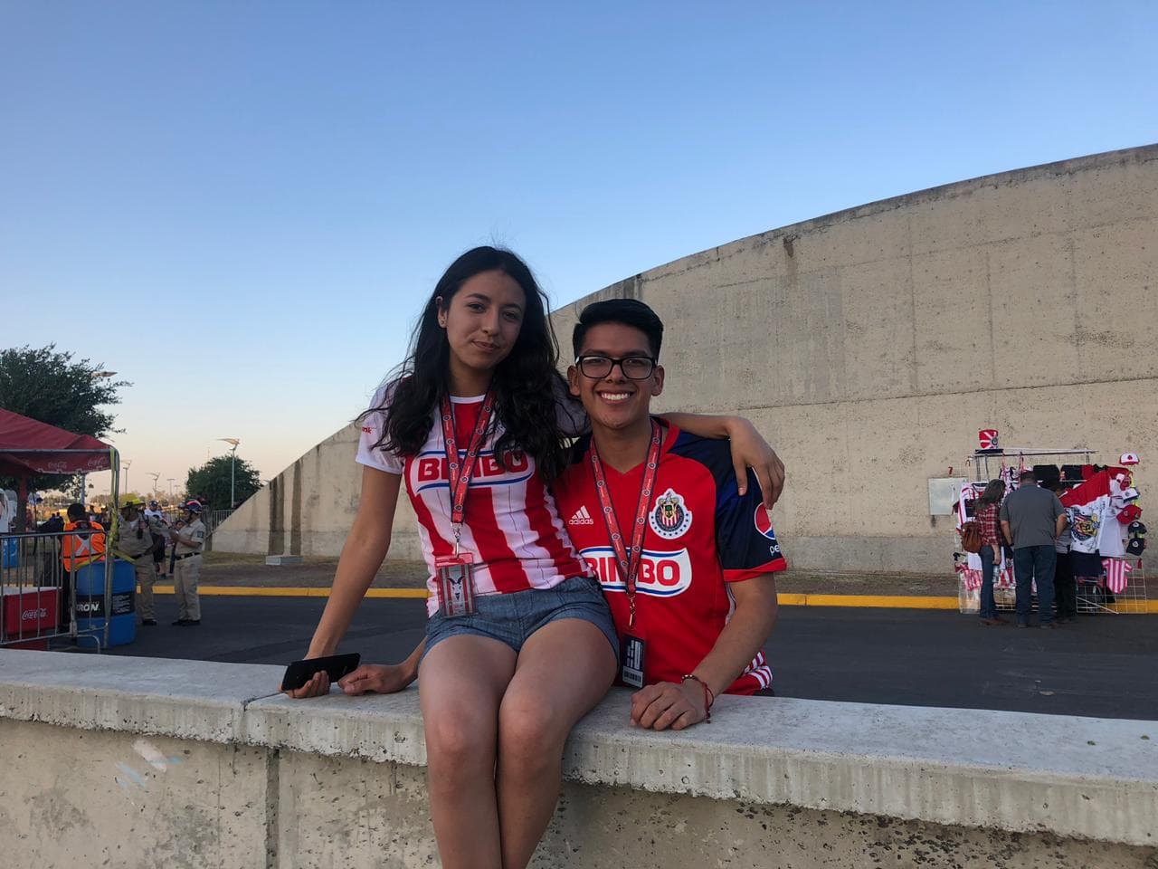 Los fanáticos de Chivas de Guadalajara se alistan en el Estadio Akron para el encuentro por la Jornada 13 del 
<a href="https://www.univision.com/deportes/futbol/liga-mx/*">Clausura 2019</a> contra Lobos BUAP.
