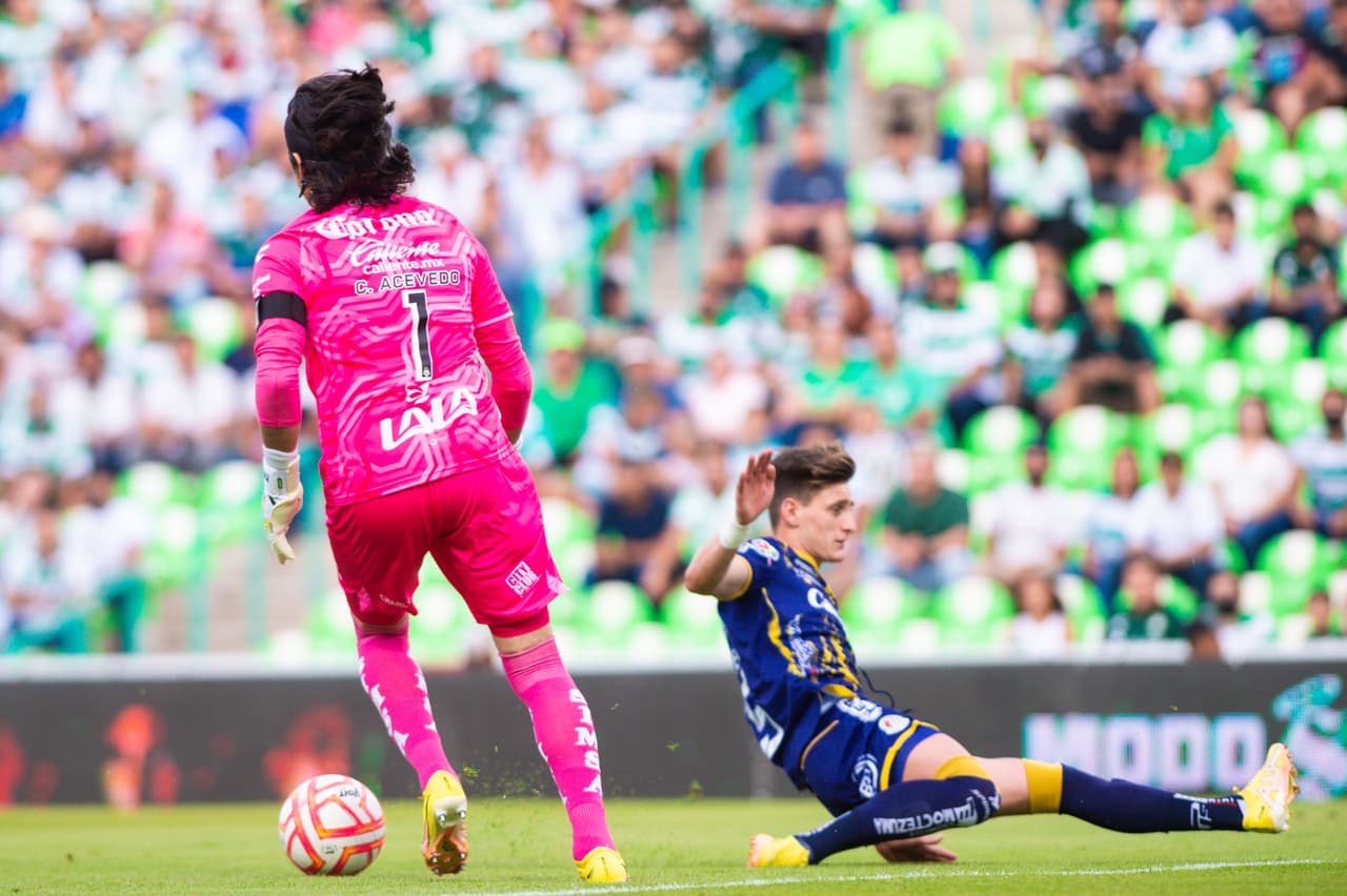 Santos impuso condiciones y sacó una contundente victoria ante el San Luis que tuvo una noche para el olvido.
