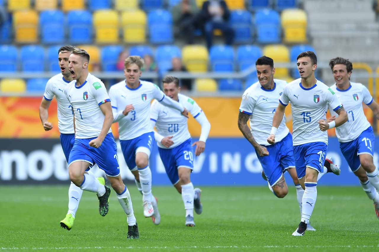 El festejo del gol italiano en el estadio de Gdynia.