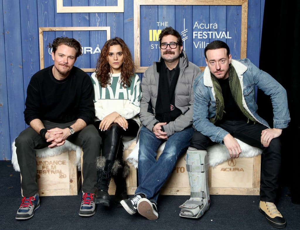 David (Clayne Crawford) y Niki (Sepideh Moafi) se casaron recién salidos de la escuela secundaria y tuvieron cuatro hijos. Pero algo se ha agriado en la relación, y ahora están atravesando una separación de prueba, una en la que se les permite ver a otras personas.