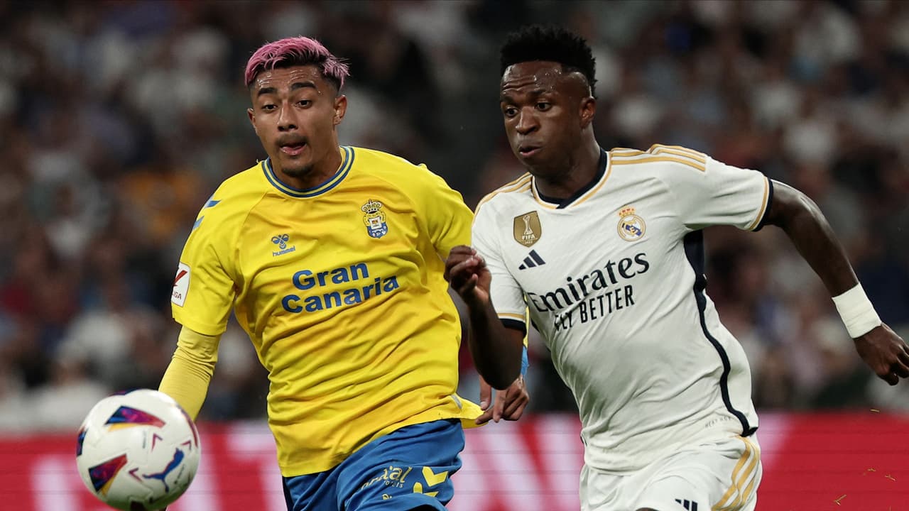 Barcelona medita regresar a Julián Araujo desde Las Palmas