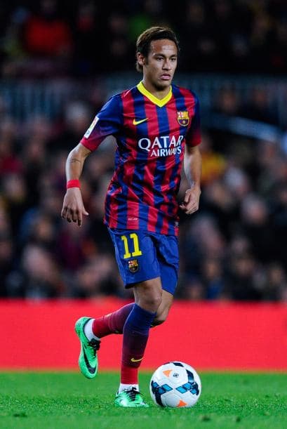 Seguimos con los brasileños con Neymar y compañía, el futbolista del Barcelona y sus familiares cuentan con una fortuna valorada en 80 millones de euros (más de 110 millones de dólares).Mira aquí los videos más chismosos.