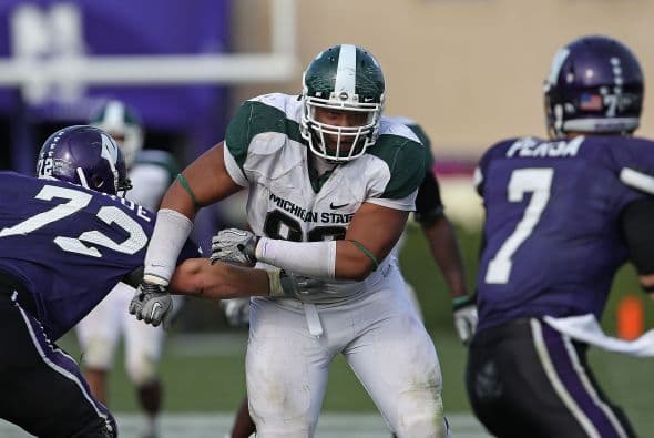 Tackles defensivos: 2. Jerel Worthy, Michigan State - Altura: 1.91 m - Peso: 141 kg