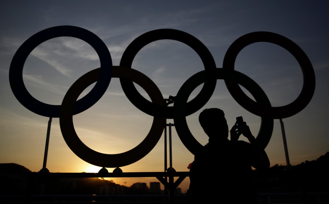 La noche en Rio de Janeiro será recordada por siempre tras la llegada de los aros olímpicos.