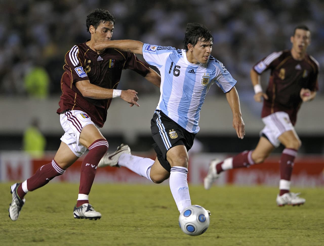 Desde el 29 de febrero de 1956, cuando se jugó el primer encuentro entre estos equipos dentro del Campeonato Panamericano con triunfo pampero por 6-1, el dominio argentino es avasallador.
