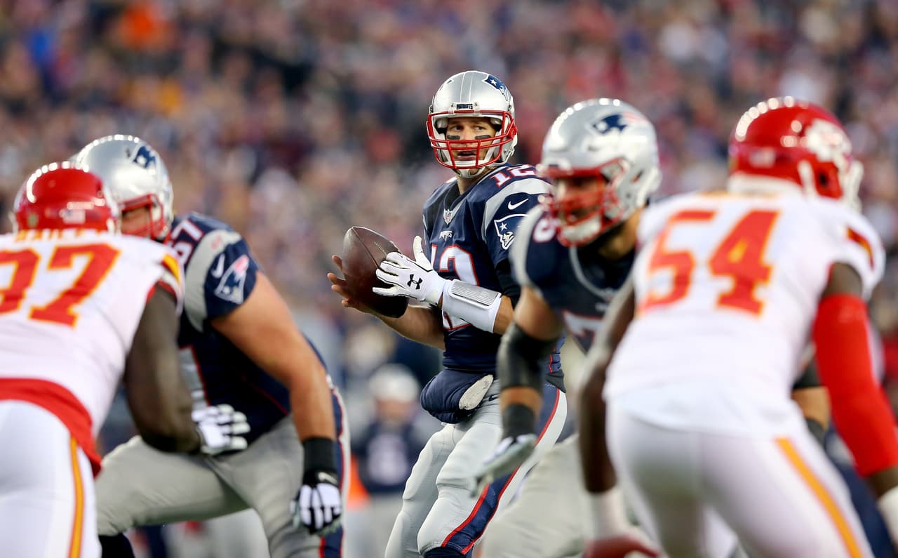 FOXBORO, MA - JANUARY 16: Tom Brady #12 of the New England Patriots looks to pass in the first quarter against the Kansas City Chiefs during the AFC Divisional Playoff Game at Gillette Stadium on January 16, 2016 in Foxboro, Massachusetts. (Photo by Elsa/Getty Images)