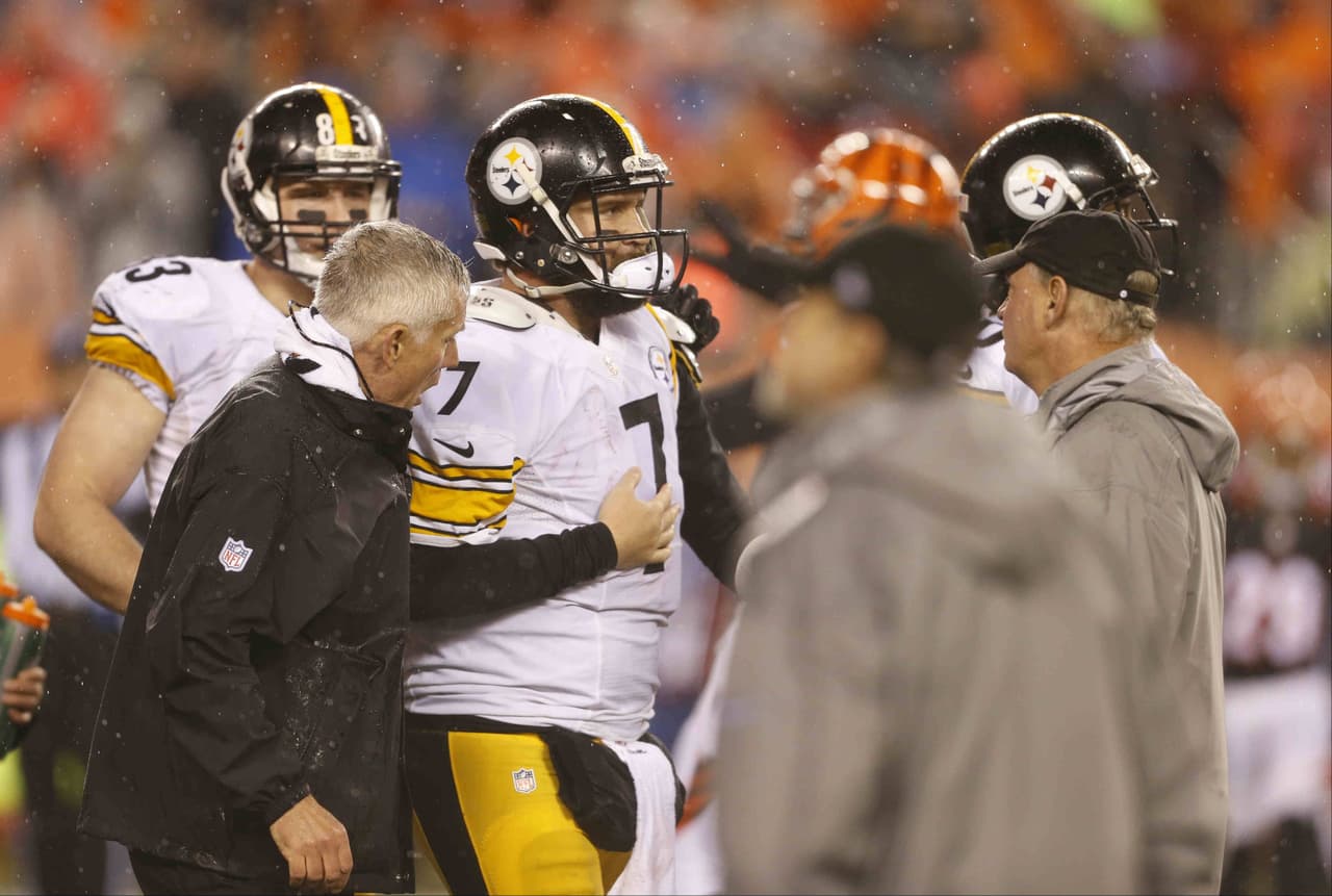 Ben Roethlisberger tiene esguince en el hombro, será evaluado día a día