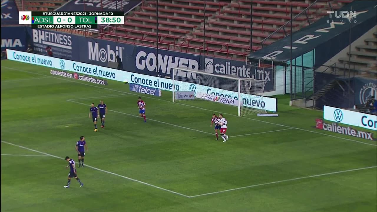 ¡TIRO ATAJADO! disparo por Camilo Mayada.