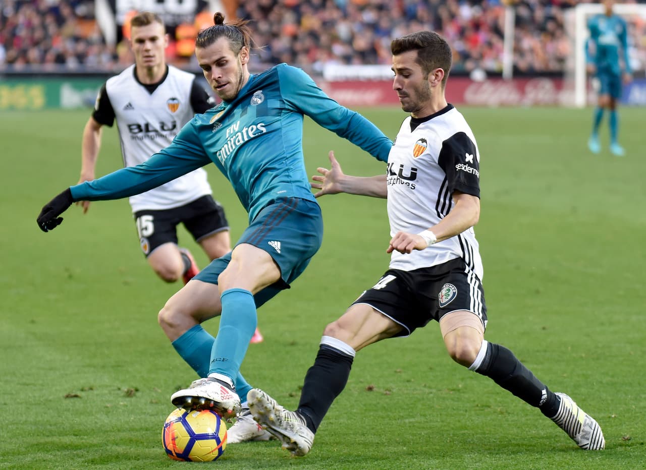 Valencia intensificó su dominio y Real Madrid vivió sus peores momentos con Keylor Navas como protagonista ante el asedio total del equipo local, aunque en una contra de Bale, estuvo cerca el 1-3.