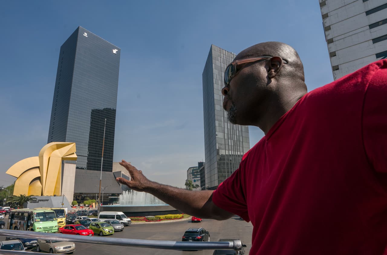 Desde muy temprano Rice tomó su lugar en un transporte especial donde se promocionaba los partidos de baloncesto.