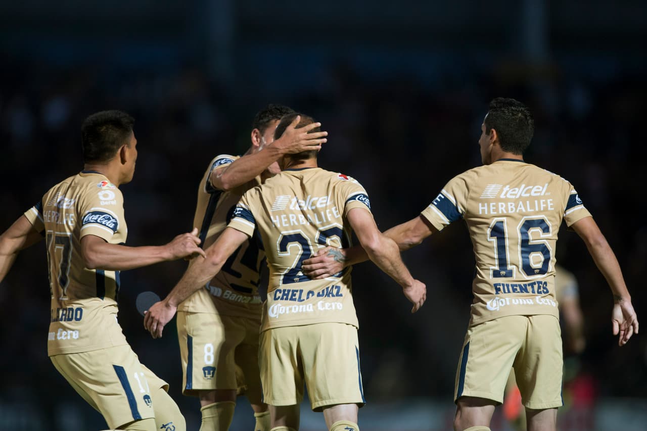 Díaz cobró un tiro libre de forma magistral. Su disparo se coló por el ángulo superior derecho.