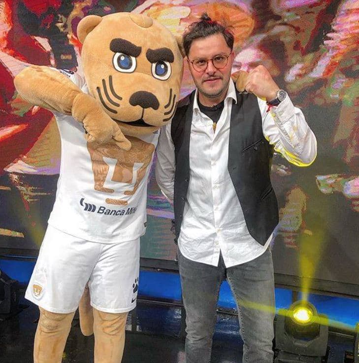 El conductor Paul Stanley es uno de los aficionados distinguidos de Pumas.