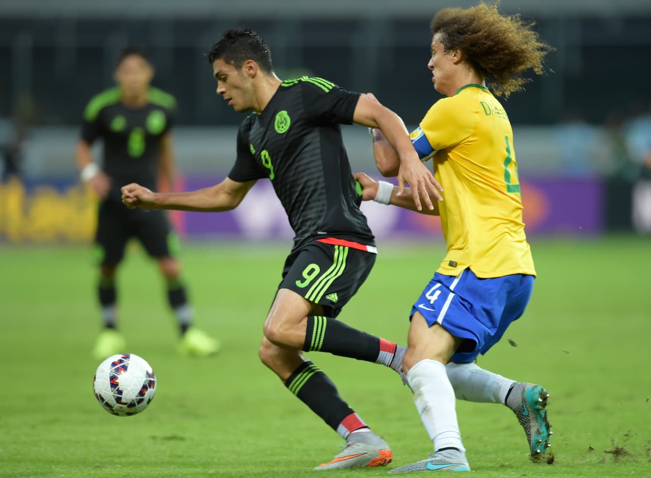 Derrota 2-0 contra Brasil en amistoso el 7 de junio de 2015 en Sao Paulo.