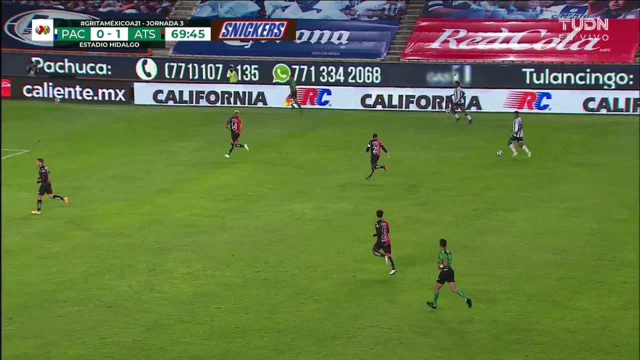 ¡TIRO ATAJADO! disparo por Nicolás Ibáñez.