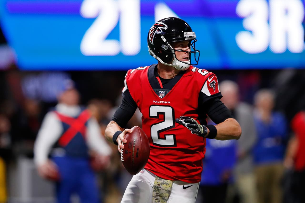 Matt Ryan estuvo muy preciso en los controles de los Falcons acertando 22 de 29 envíos con 2 pases de anotación. Sufrió una intercepción que manchó sus estadísticas.