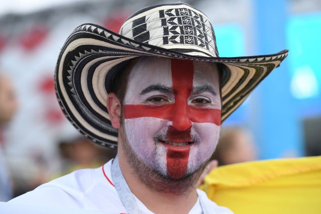 Los fanáticos en Moscú prendieron la fiesta del duelo de octavos de final entre Colombia e Inglaterra, con un colorido que marca la definición del último clasificado a cuartos de final en Rusia 2018.