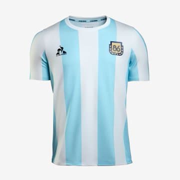 Sacan a la venta espectacular playera en homenaje a Maradona