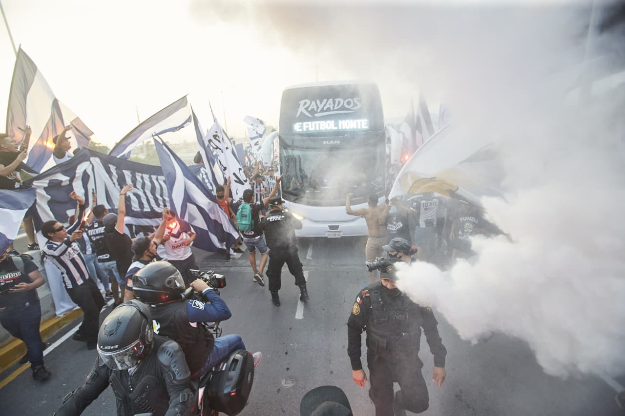 Carnaval y caravanas no faltaron previo al duelo contra los Tigres de la UANL correspondiente al Guard1anes 2020.