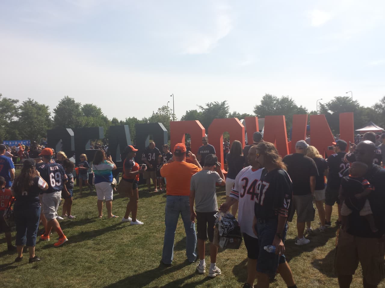 Cientos de familias asistieron al Meijer Family Fest para disfrutar de una práctica en vivo de los Bears. Mira lo bien que la pasaron junto al Omarcillo de Latino Mix.