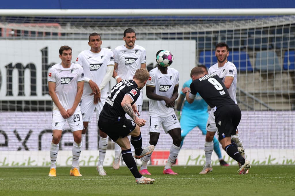 Arminia Bielefeld no deja que el Hoffenheim les gane en casa y empatan 1-1.